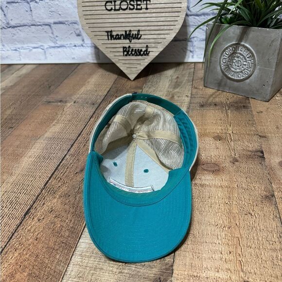 Patagonia P-6 Logo Hat green beige mesh back trucker cap adjustable snapback - Picture 7 of 7